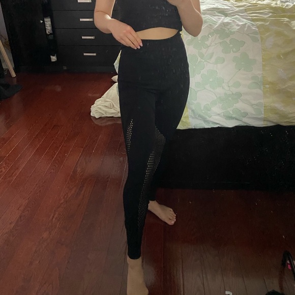 Xs Fabletics Black Cutout Leggings - Picture 2 of 3